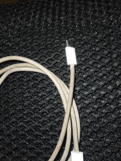 Apple 16 pro C-C cable Vietnam