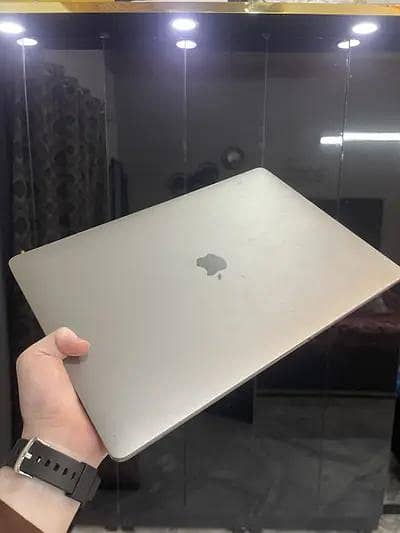 MAC BOOK PRO 2018 15 inch / core i9 32GB / 1 TB