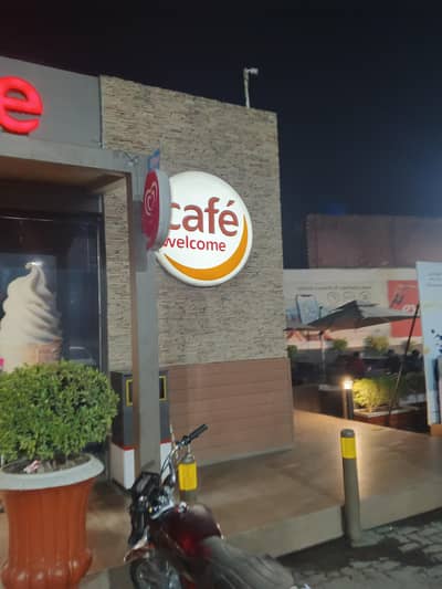 Neeend girl for cafe