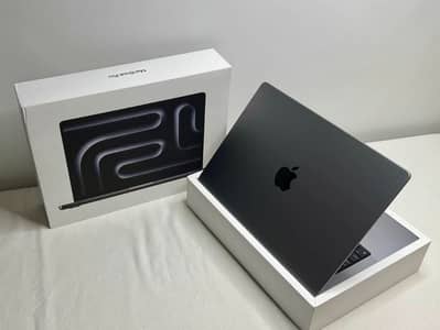Apple MacBook Pro M2 Max 1TB with complete box