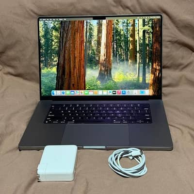 Apple MacBook Pro M2 Max 1TB and with full box