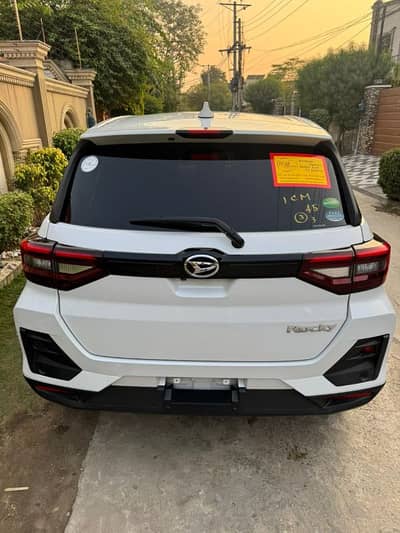 Better than Raize Daihatsu Rocky 2021.2025 November pearl  white