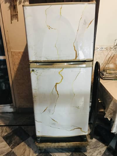 Refrigerator ha fridge 10 by 10 kam kr ti ha