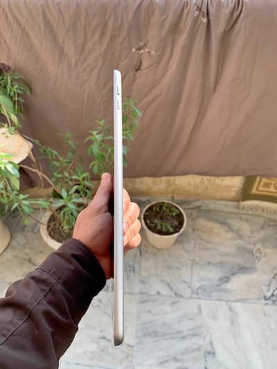 Apple iPad 6th Generation – 32GB – Excellent Condition