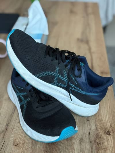 Asics shoes for sale - Excellent condition