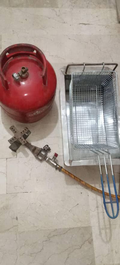 fries or roll banane ka Saman urgent for sale