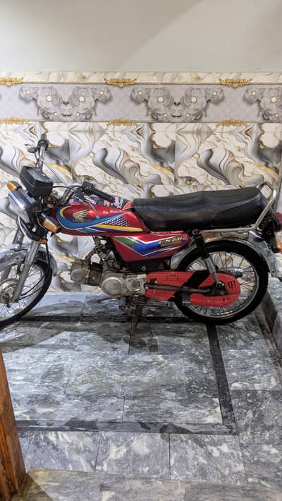 united CD 70 total saaf  All okay hy  2012 model