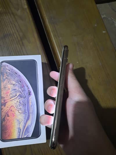 IPHONE XSMAX 256Gb non pta with box & oirginal charger