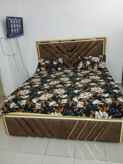 King size bed with Spring mattres.