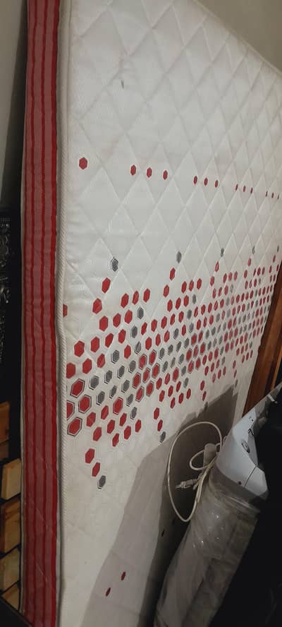 KINGSIZE METRESS FOR SALE BCOZ OF SHIFTING  3 MONTH USE