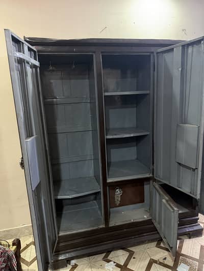 Wardrobe almari