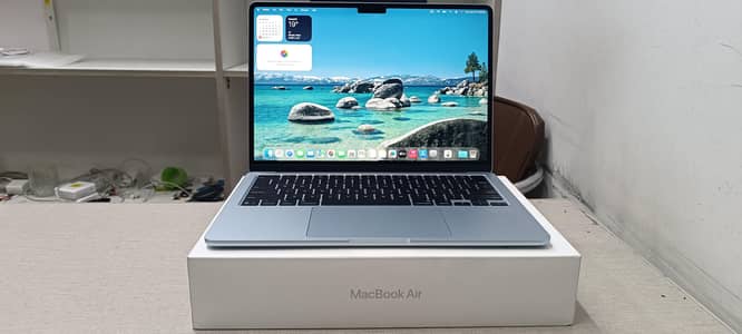 Macbook Air M4 2025 13.3" 16/256 only 47 cycle box warranty