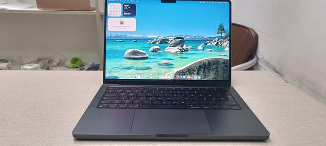 Macbook M3 pro 2023 14". 18/512 only 40 cycle tount 100%