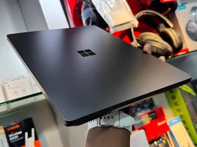 Microsoft Surface Laptop Touch 4K Display | Core i5 10th Gen LPDDR4X