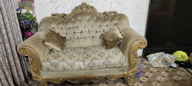 7 Seven  seater sofa set with table complete set ha urgent sale