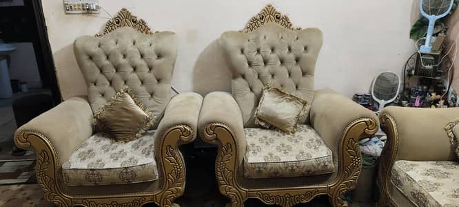 7 Seven  seater sofa set with table complete set ha urgent sale
