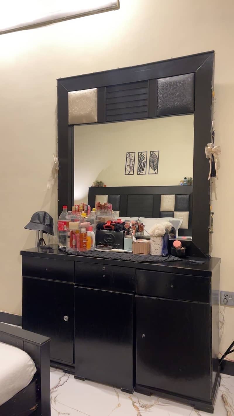 Bed set with dressing 3