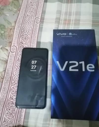 vivo v21e 10/10 condition complete box