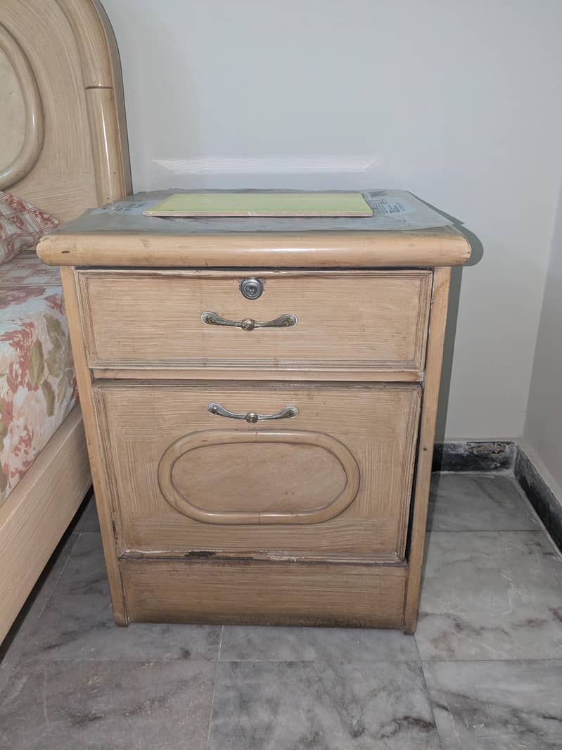 queen bed with side table 4