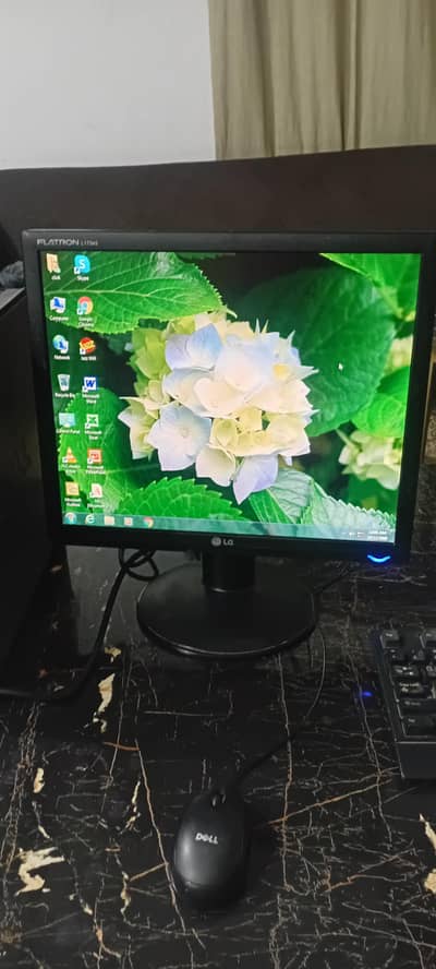 desktop computer  complete  accessory