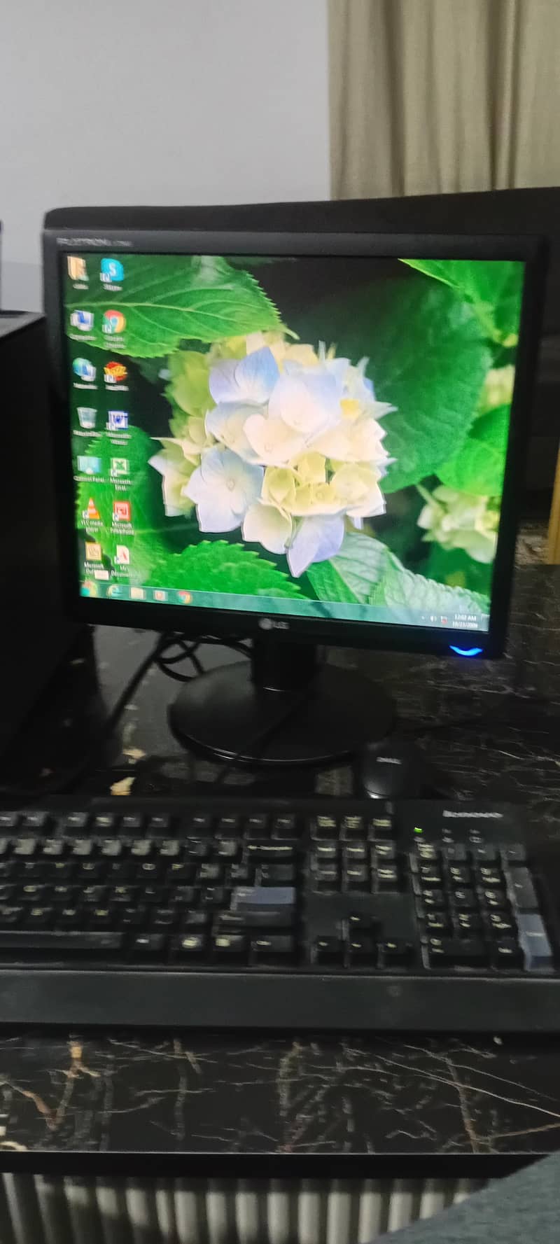 desktop computer  complete  accessory 1