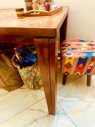 Dining Table with 4 stools