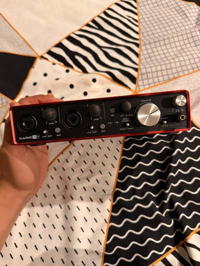 : Focusrite Scarlett 2i4 (2nd Gen) USB Audio Interface