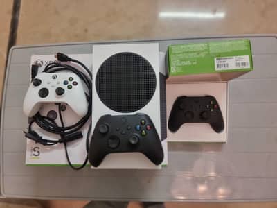 Xbox series S 512 GB | 9.9/10 condition + 2 extra controllers