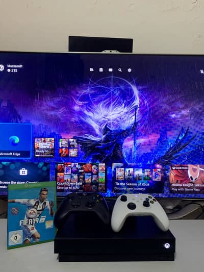 Xbox One X 1TB with 2 Controllers + Fifa 19 Disc