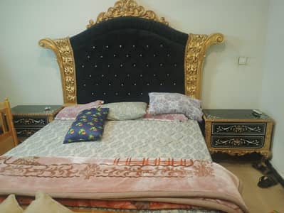 Bed with 2 side table