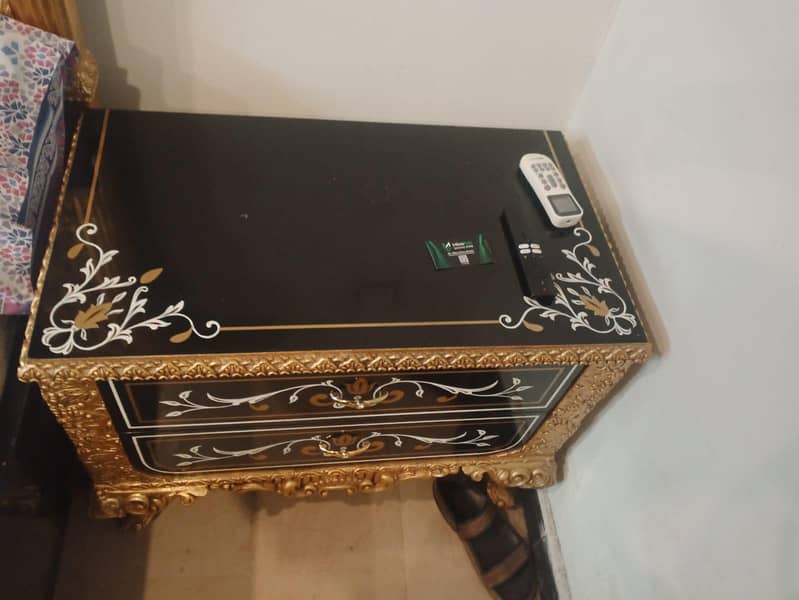 Bed with 2 side table 3