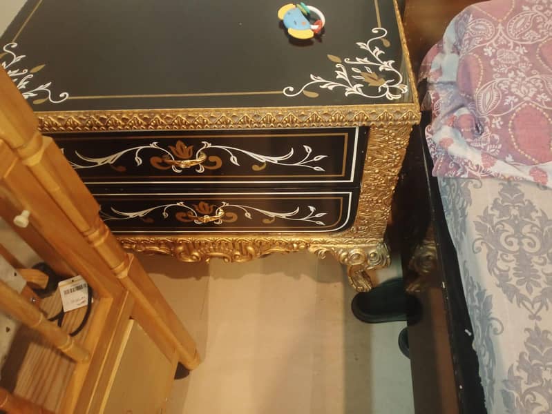 Bed with 2 side table 4