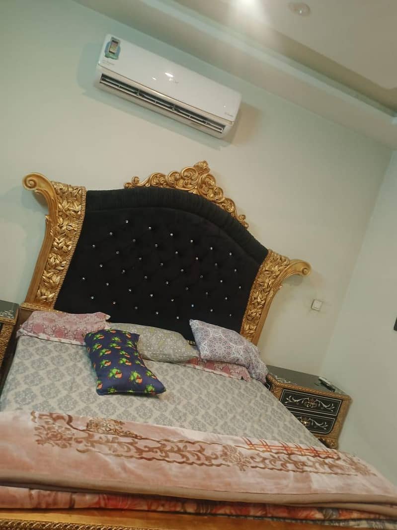 Bed with 2 side table 8