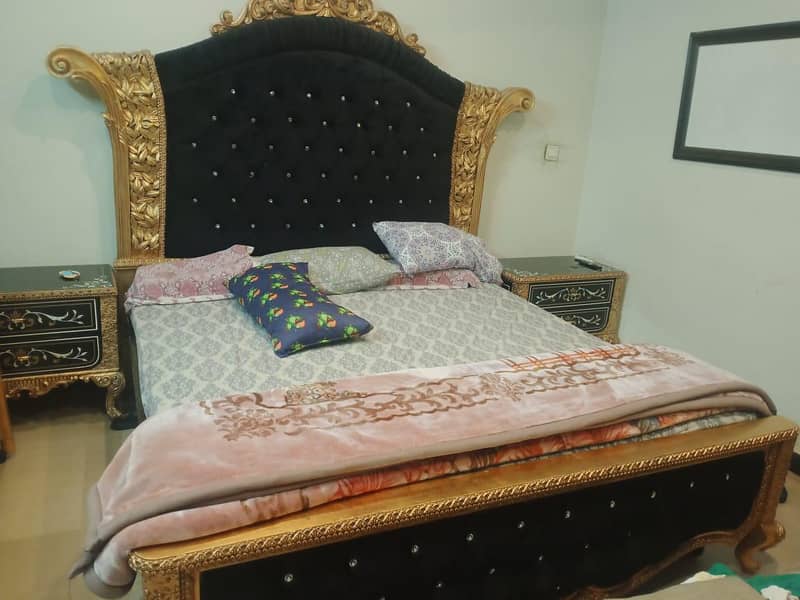 Bed with 2 side table 9