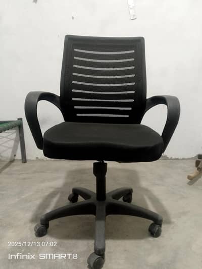 Office Chair New Condition Almost New /Office Chair in Black Color