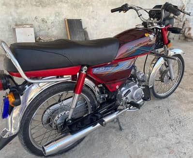 Honda bike CD 70 CC WhatsApp O3O7946O312