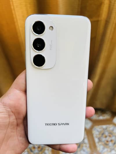 Tecno Spark 40 pro plus