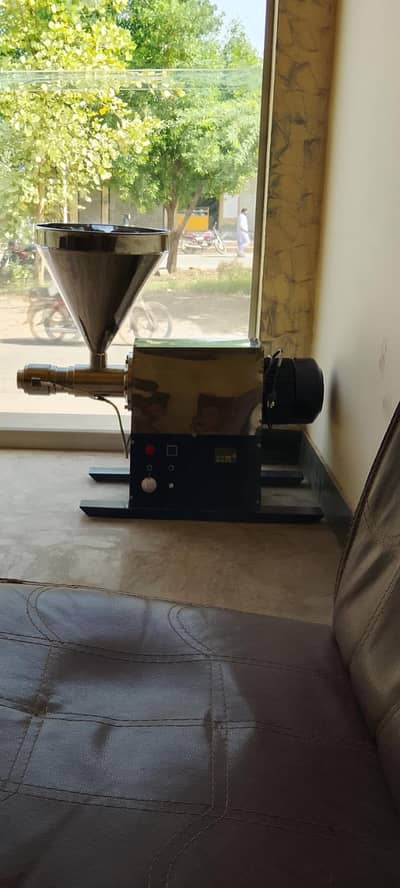 cold press oil machine 2 month use only good condition 20 kg to 25 kg