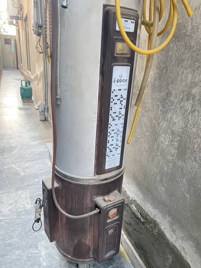 Gayyser in working condition for sale Gas and Electricity both