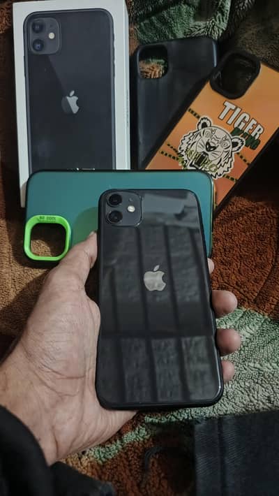 iPhone 11 LL/A Model water pack set with box & charger 64 GB room