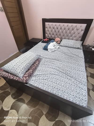 Interwood Queen bed Slightly used for sell