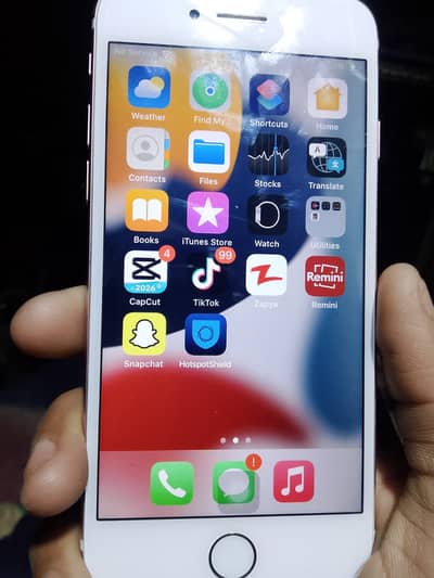 iPhone 7 ha achi condiction me ha 32 gb ha