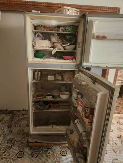Fridge Dalwamce Refrigerator in a good condition for Sale