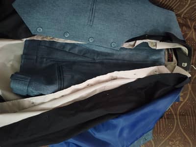 Full 3 piece suit with 2 shirts and 2 ties.