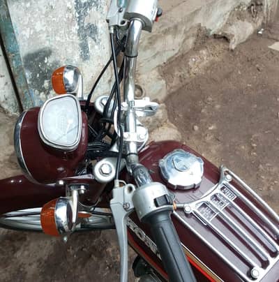 Honda 70 for sale model 1977 WhatsApp number? 03220429536??