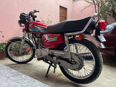 Honda 2023 model total geniune  Islamabad 8 number