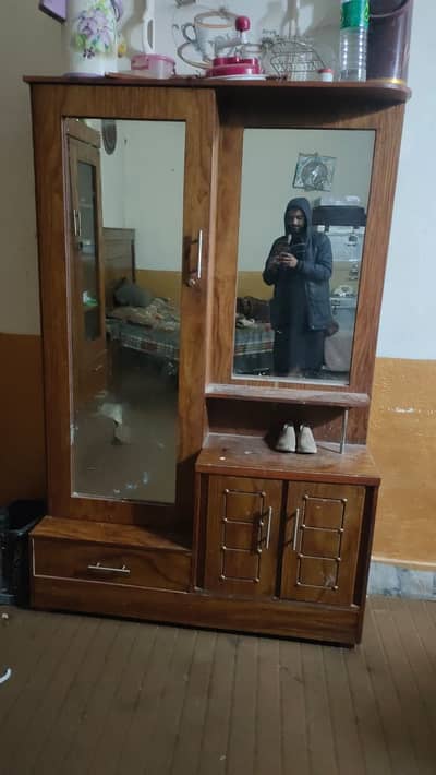 Showcase and Make up