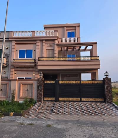 10 Marla Brand New House Available For Rent