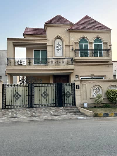 10 Marla New House Available For Rent In Block B