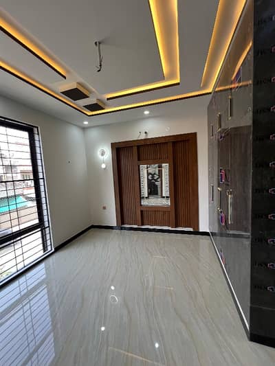 10 MARLA ULTRA MODERN HOUSE FOR SALE WAPDA TOWN